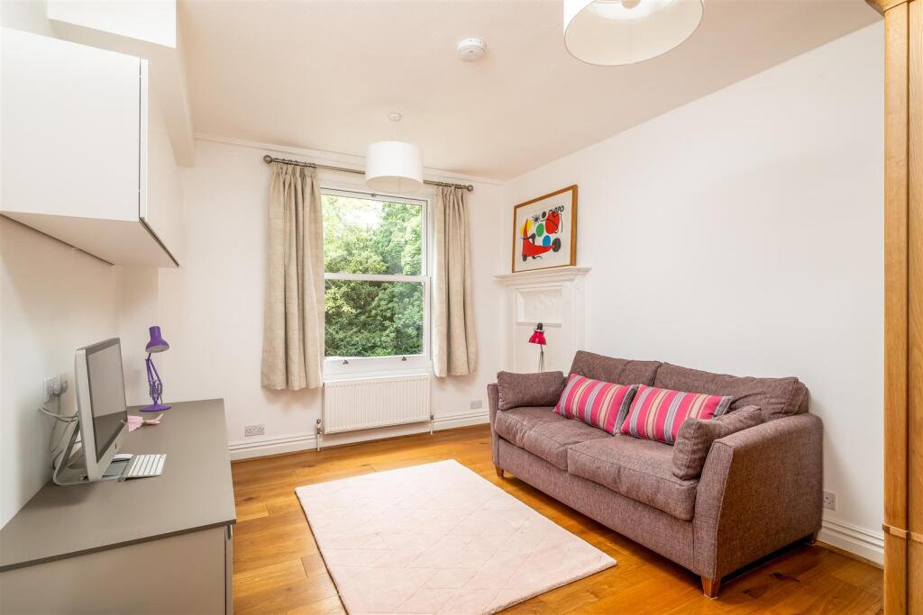 250801 - 26 Park Avenue, Bedford - 30.jpg