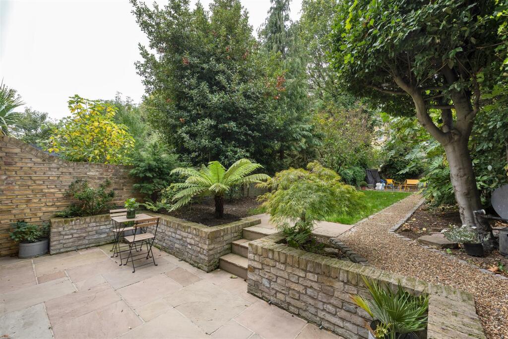 Navarino Road E8