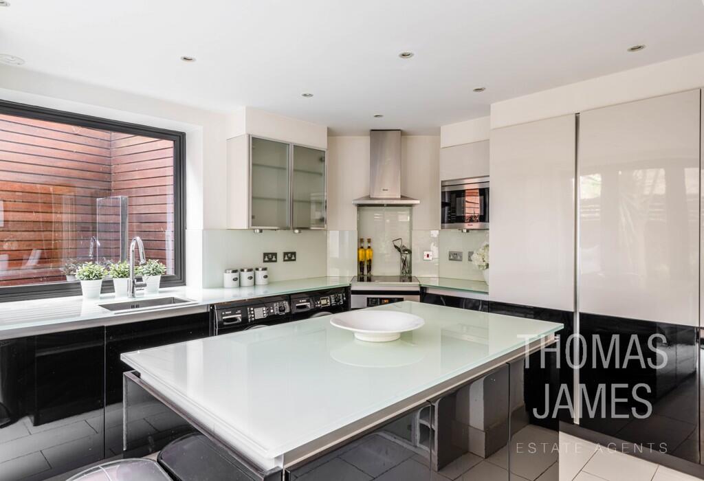 Vicars Moor Lane, fully fitted kitchen