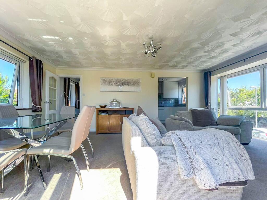 9 riverslea lounge 3