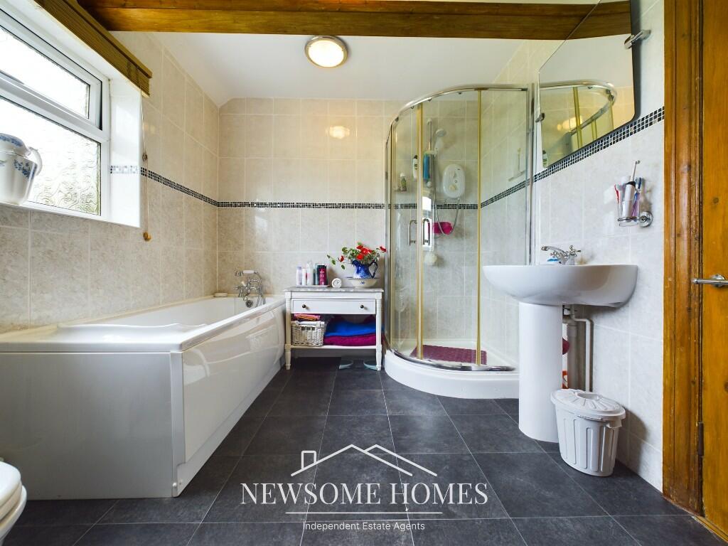 Bath/ Shower Room
