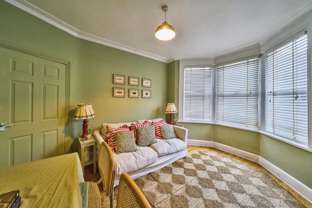 Lounge/Dining Room