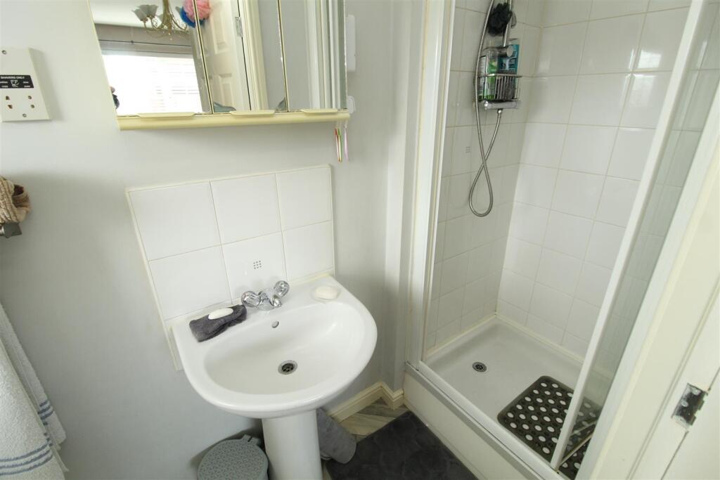 Ensuite2.JPG