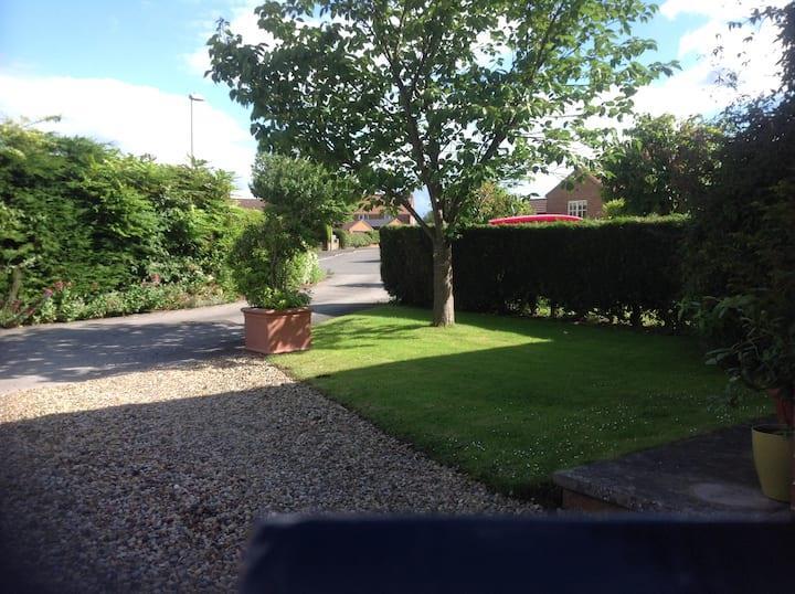 FRONT GARDEN