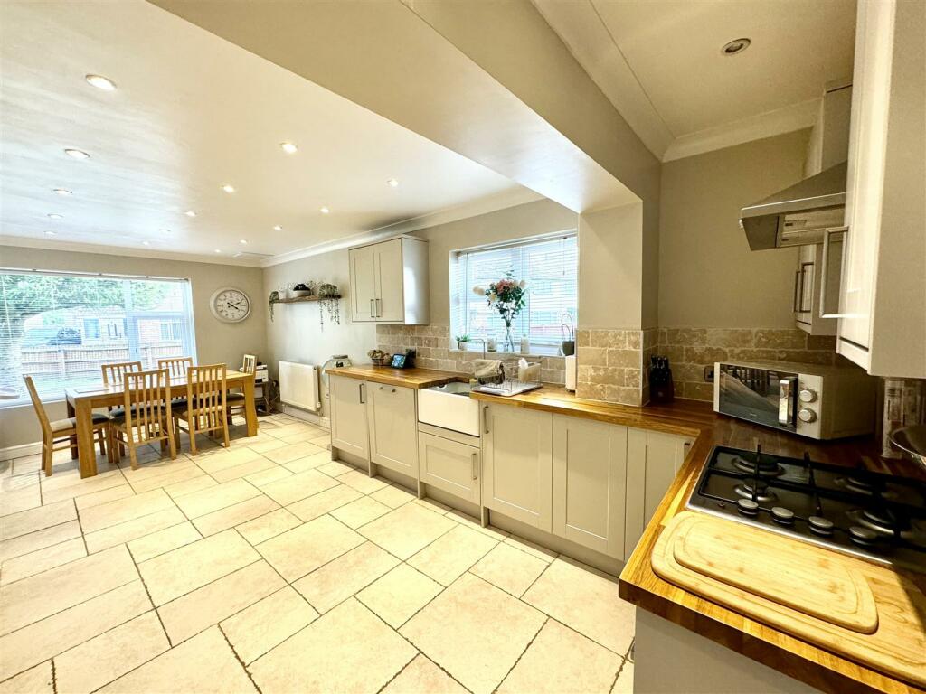 KITCHEN/DINER