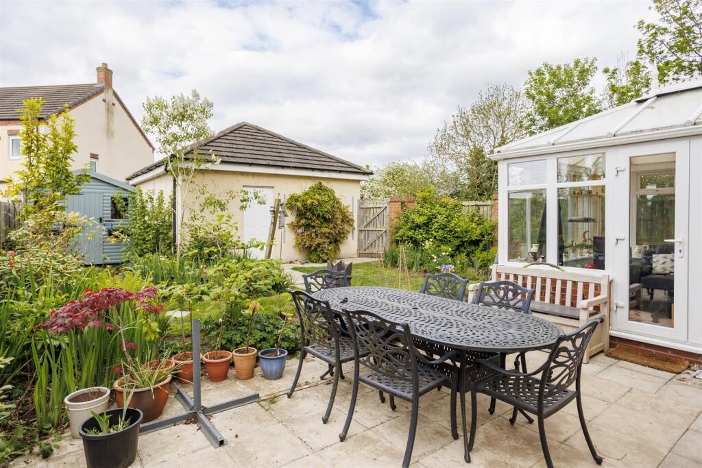 7_Driffield Avenue_28.jpg