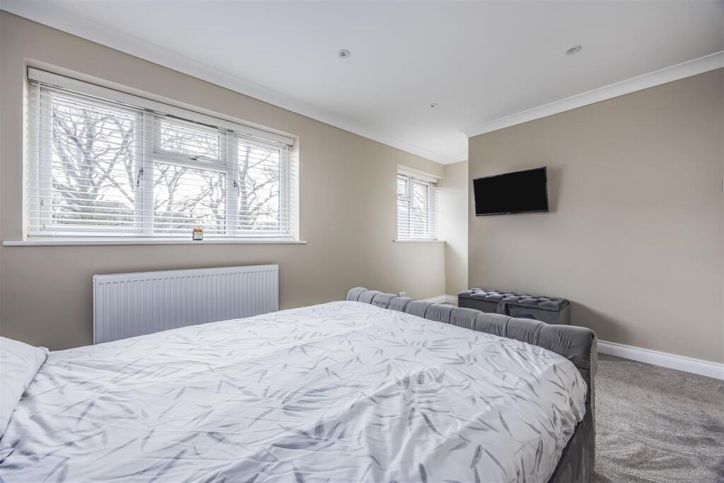 88 James Copse Road, Horndean-PorticoMarketing-Sol