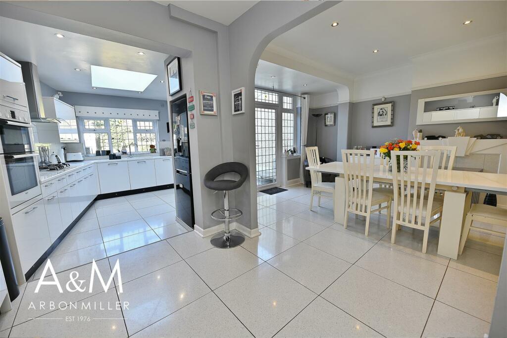 Kitchen/Dining Area