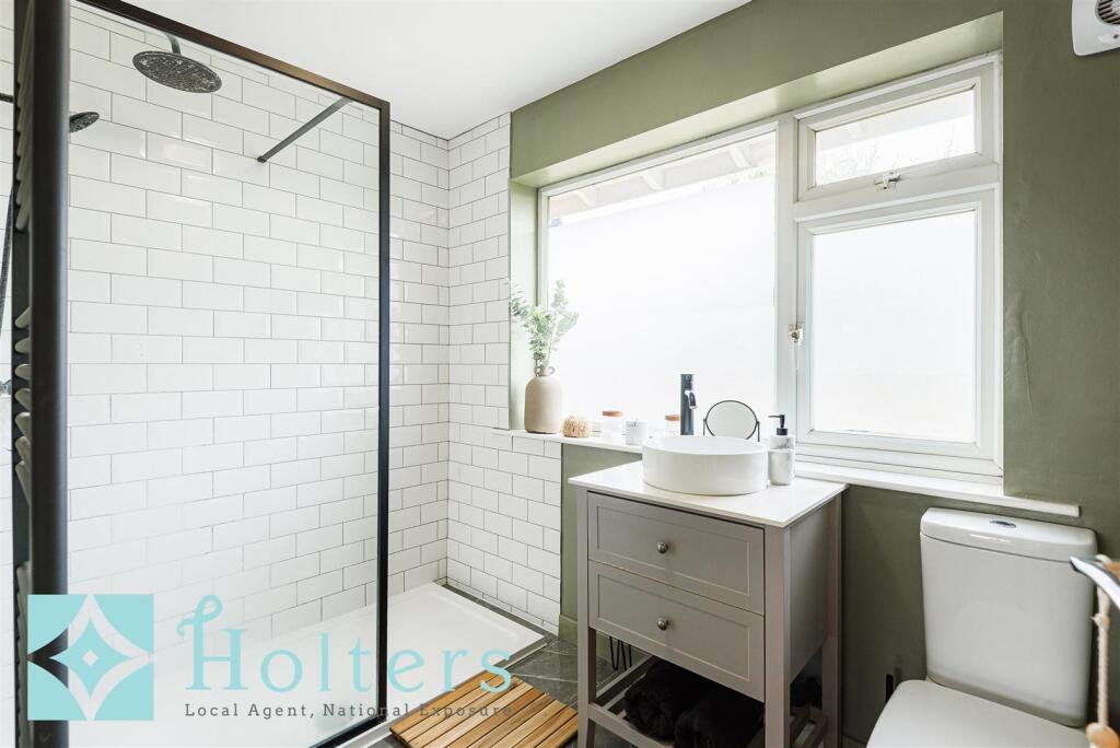 En-Suite 1.jpg