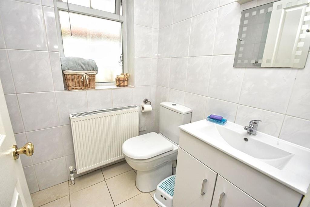 shower room 2.jpg