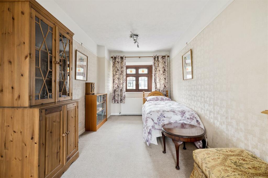 Bressey Grove E18