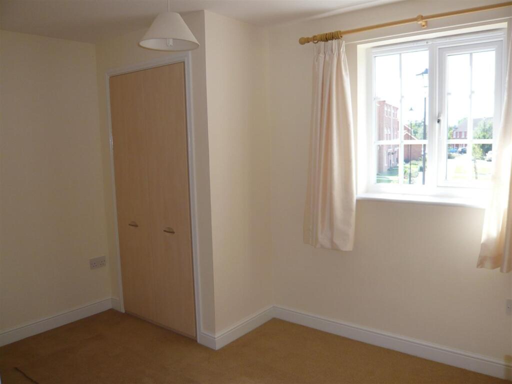 54 Amethyst Drive bedroom.jpg