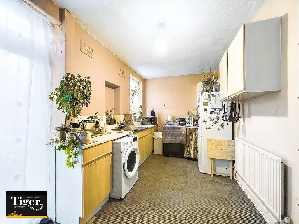 CAM02176G0-PR0469...