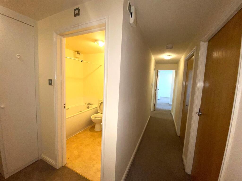 Hallway.jpeg