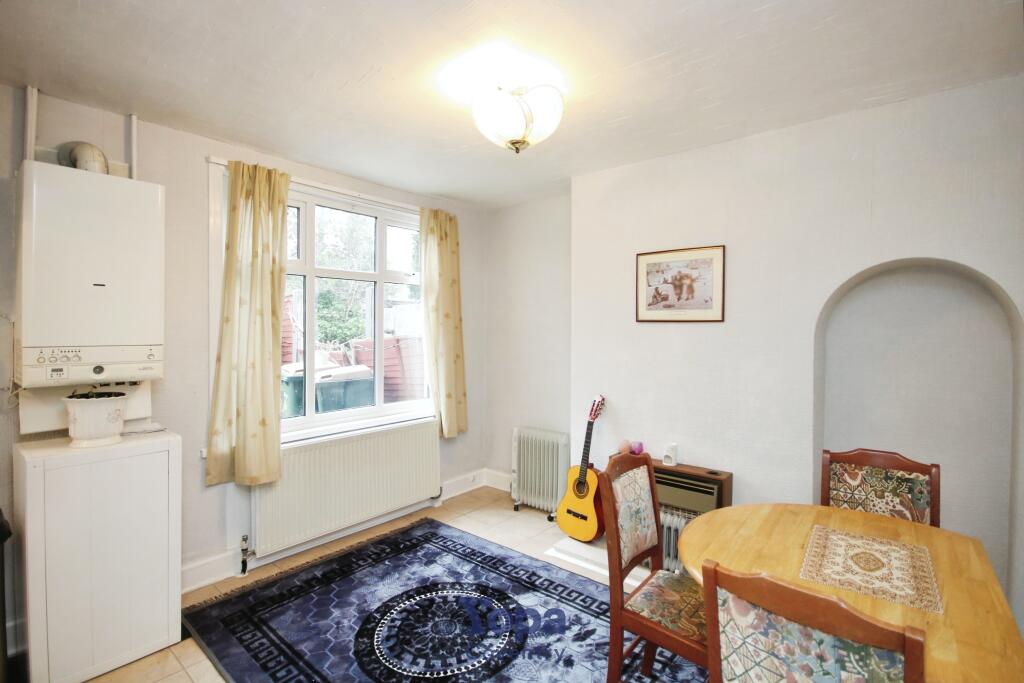 046deac4-Dining 20Room.JPG