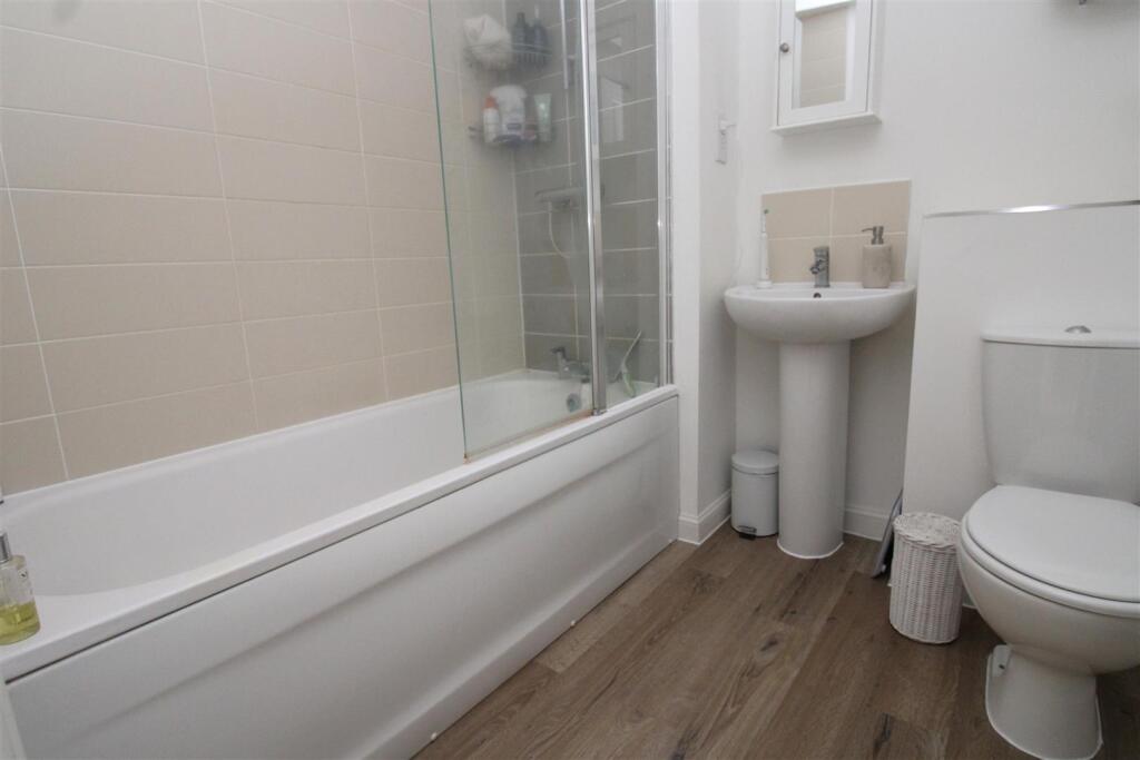 Bathroom.JPG