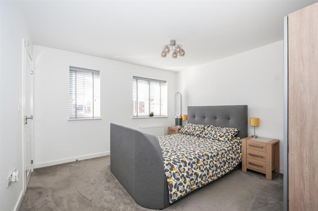 14 Knox Ave3.jpg