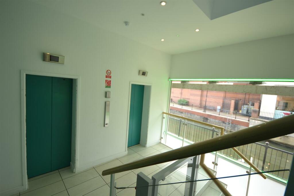 COMMUNAL ENTRANCE