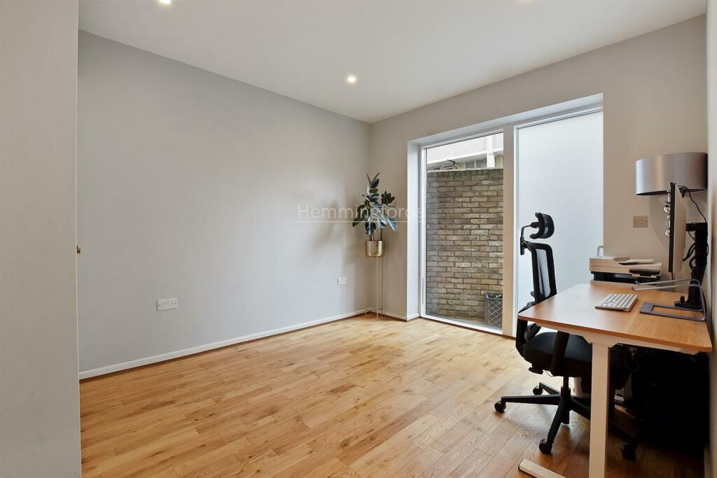 05-8ce2GCHMF - Flat 1 103 Copenhagen St - Bedroom 
