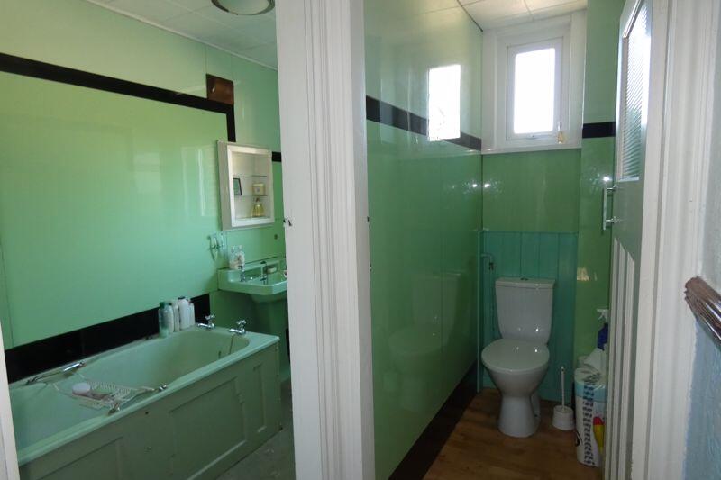 Bathroom /Separate W/C