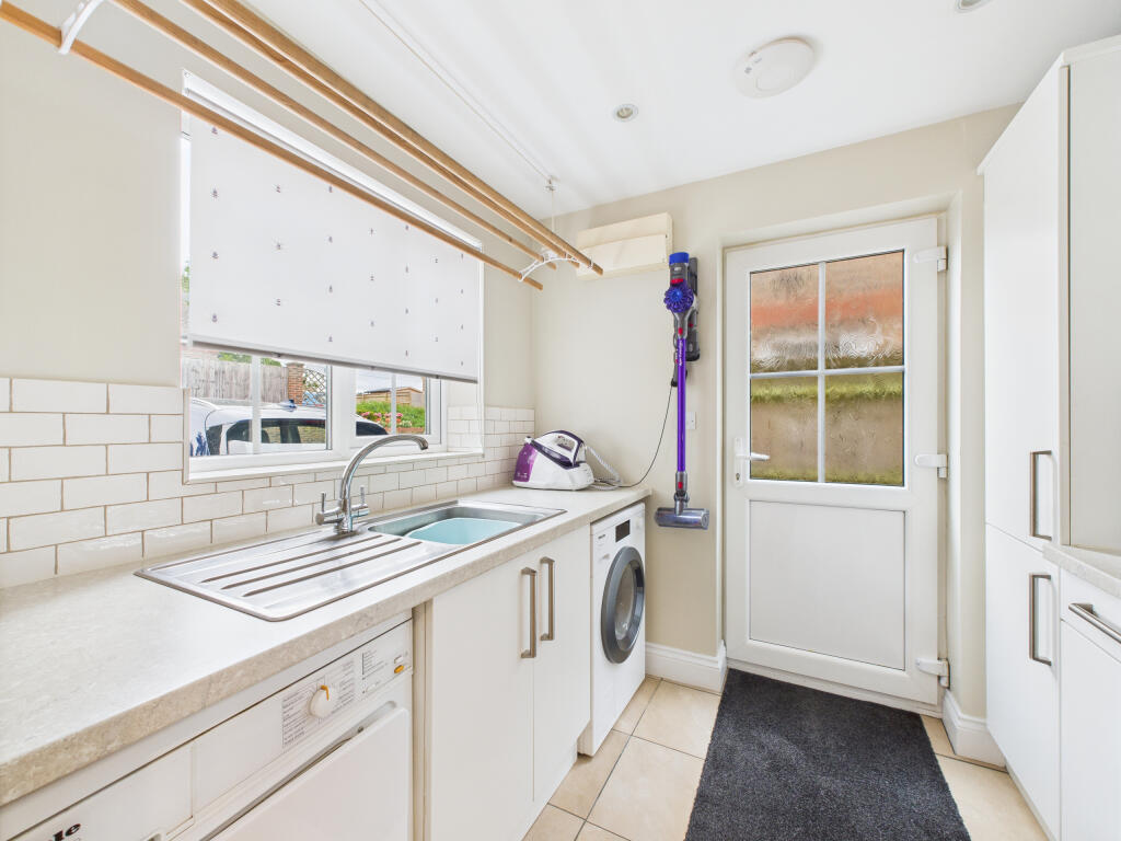 CAM02909G0-PR0439-STILL005