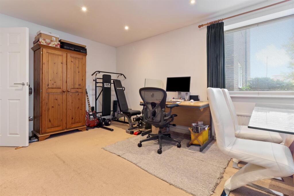 2 Wentworth Court-003.jpg