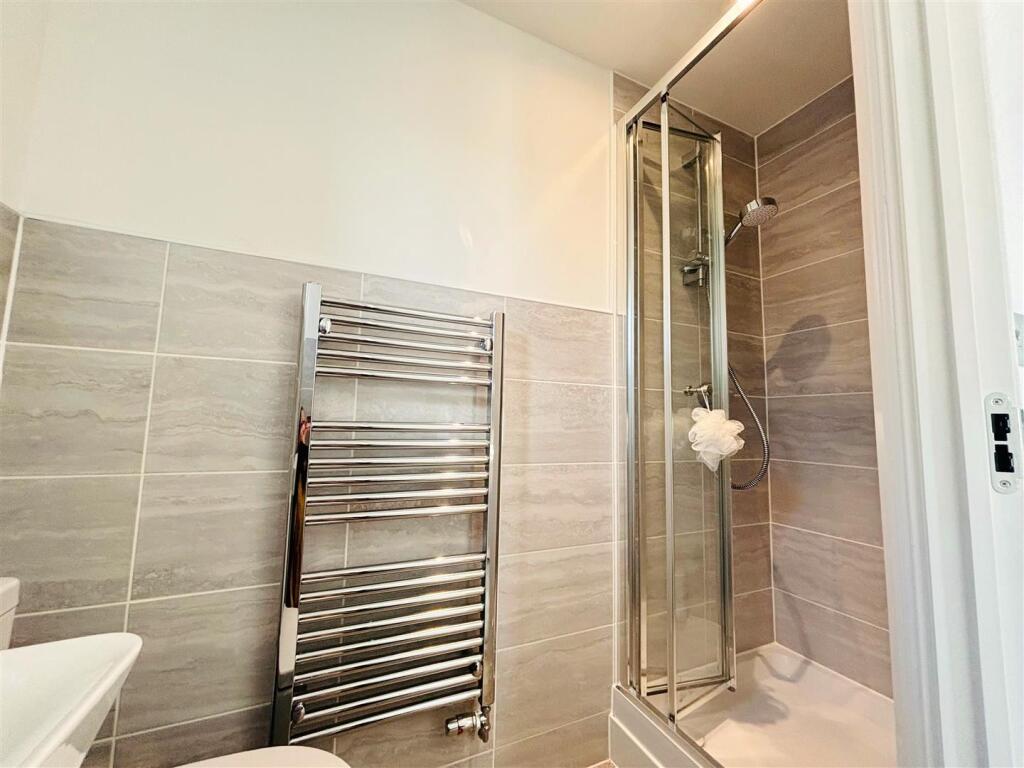Ensuite shower.jpeg