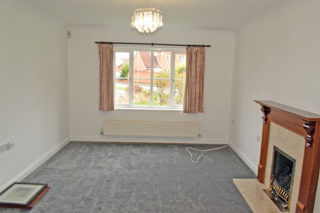 37 Living room.jpg