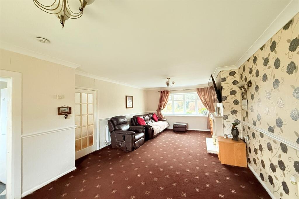 Lounge through Dinin