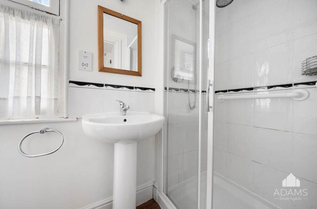 Ensuite to Bedroom 3