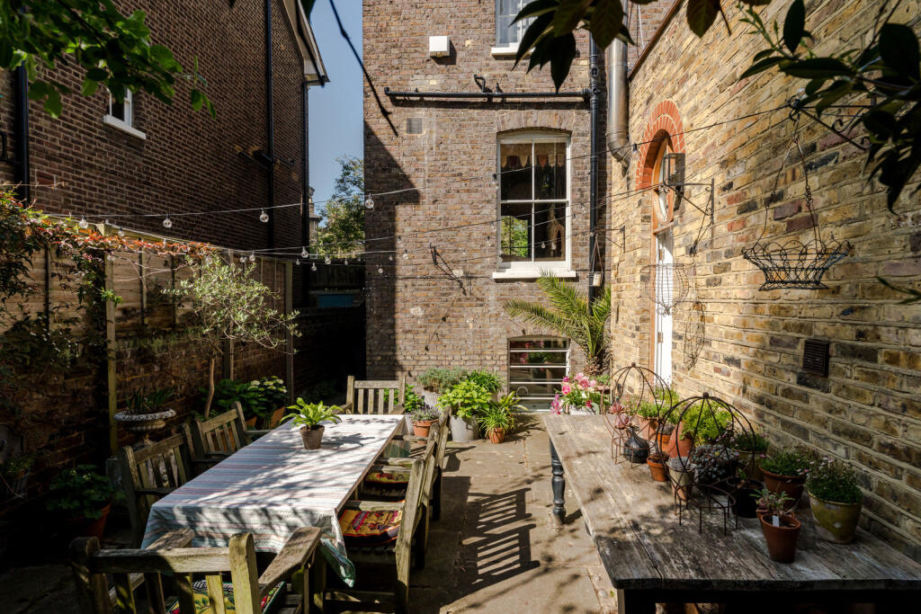 280442 - 35 Durand Garden-16.jpg