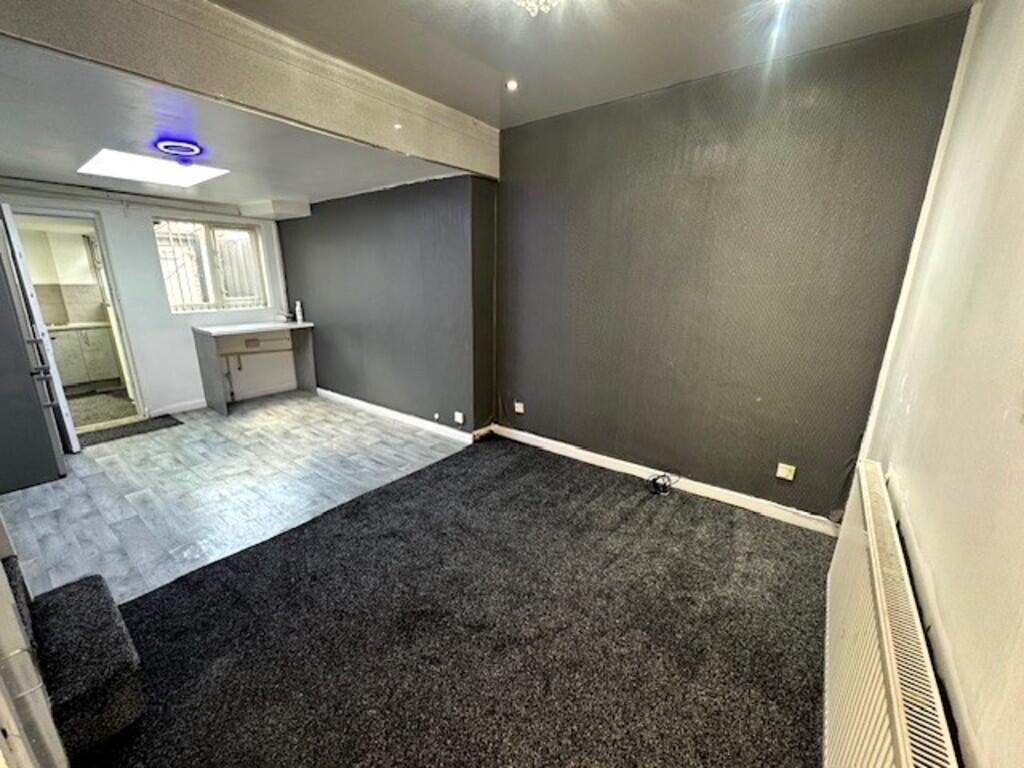 LIVING/DINING