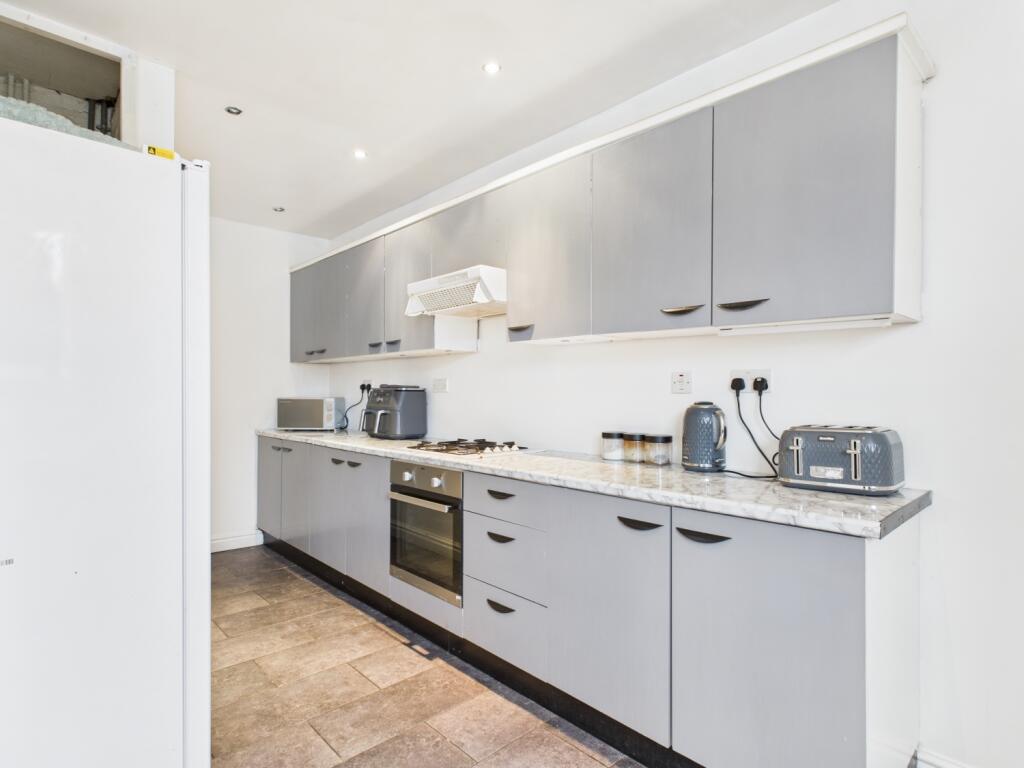 CAM03729G0-PR0158-STILL025