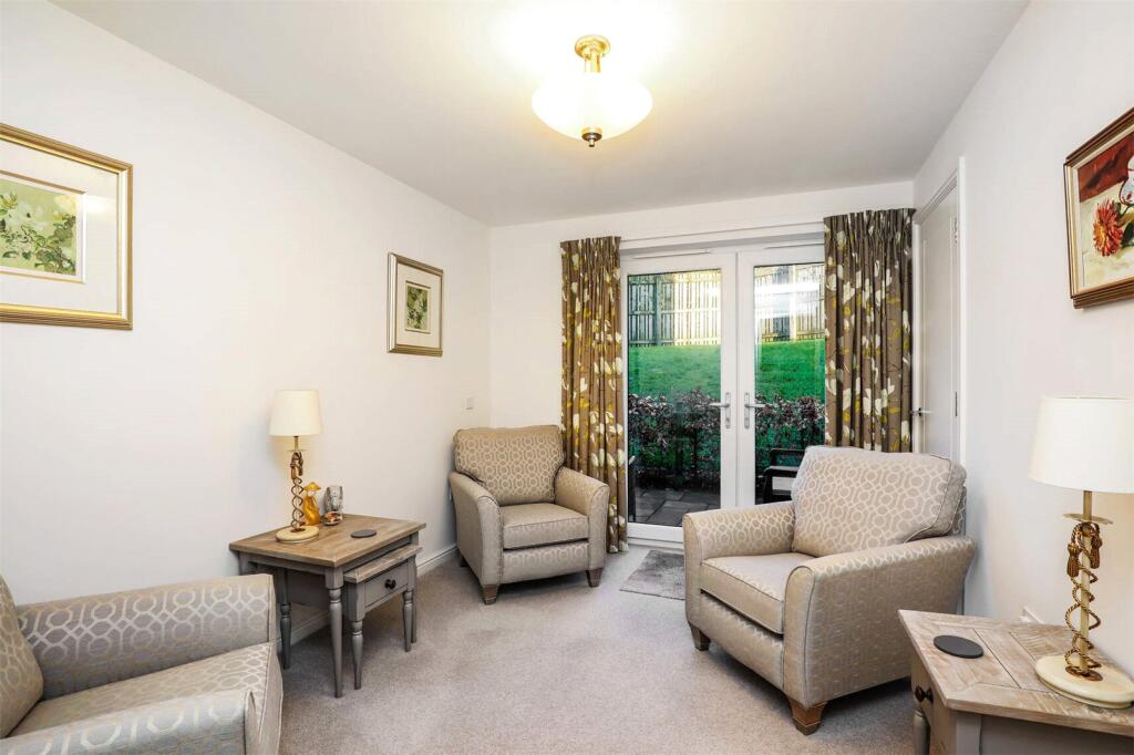 Bedroom/Sitting