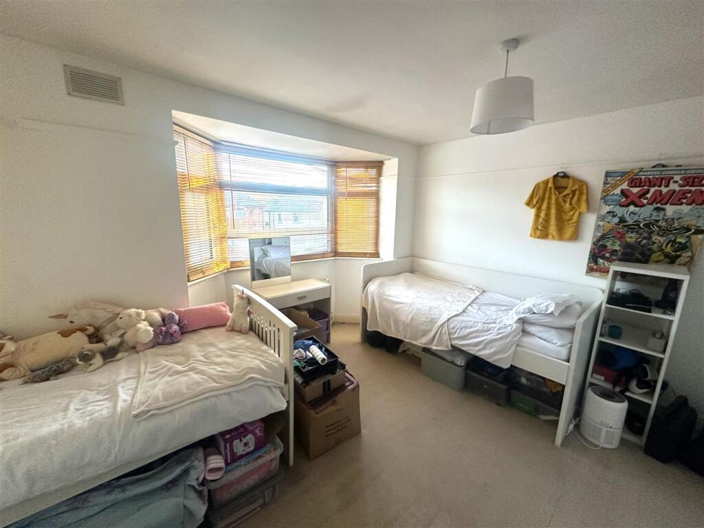 bed 1 1.jpg