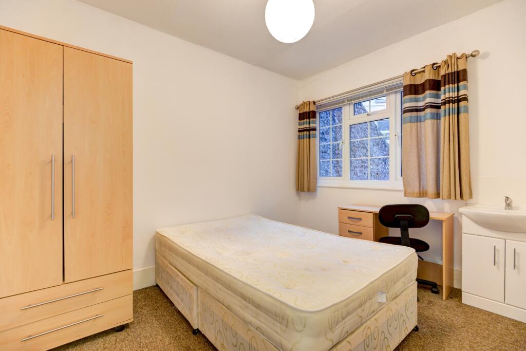 9 Old Shoreham Road bedroom 3