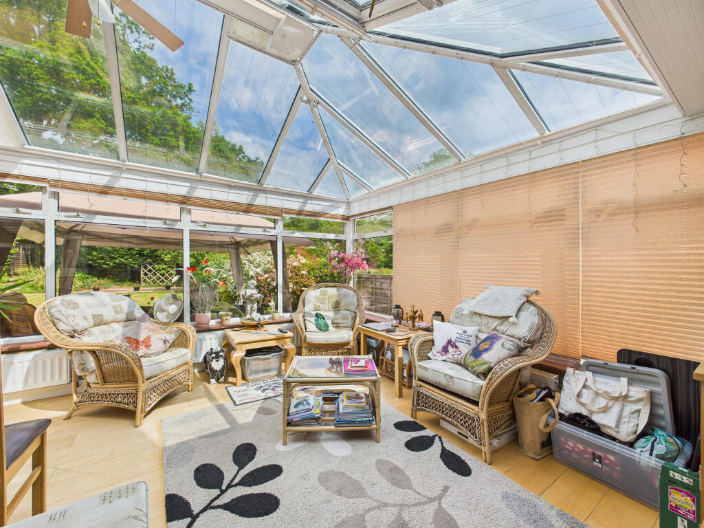 CAM01354G0-PR0500-STILL006