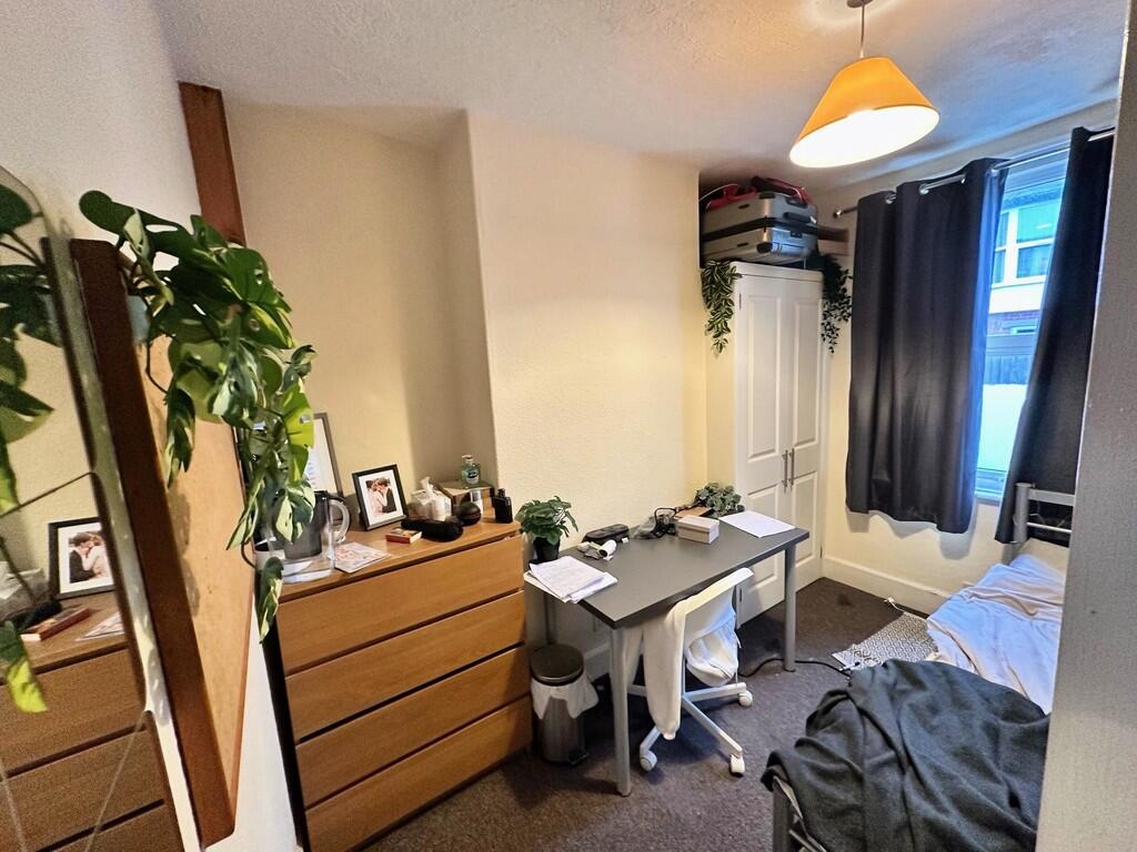 bedroom 14 old pa...