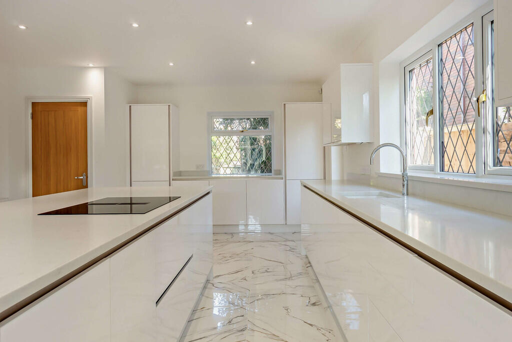 8664256-interior2...