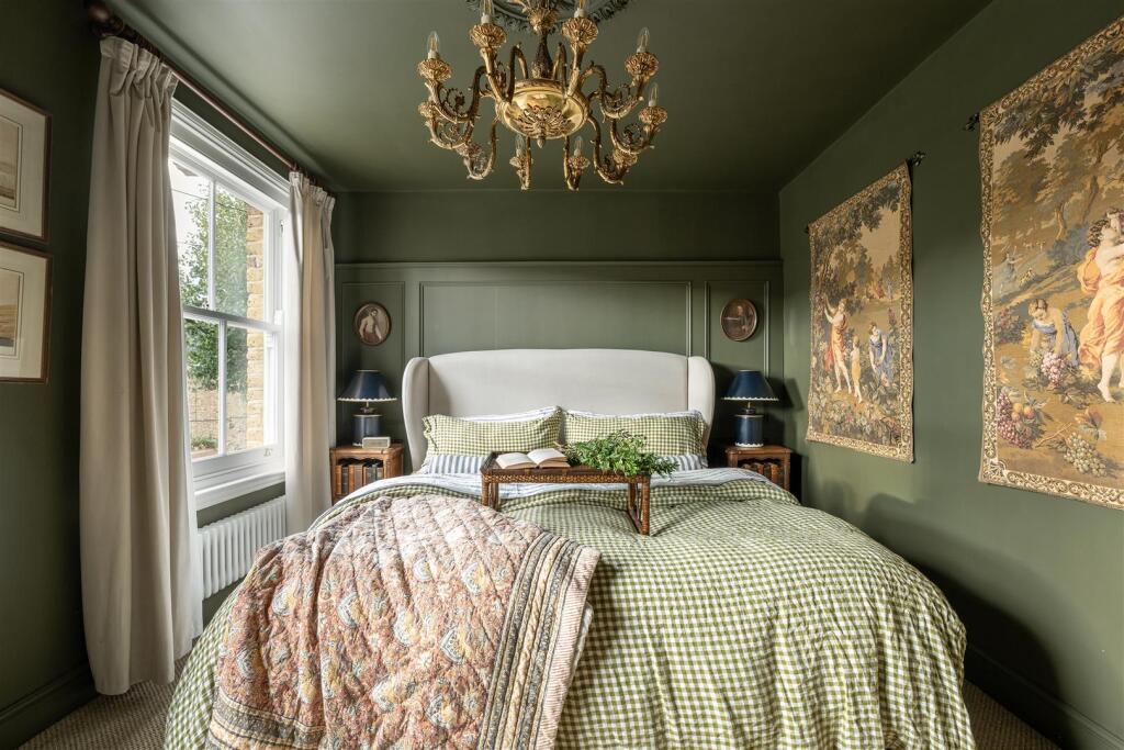 Cheneys Road, E11