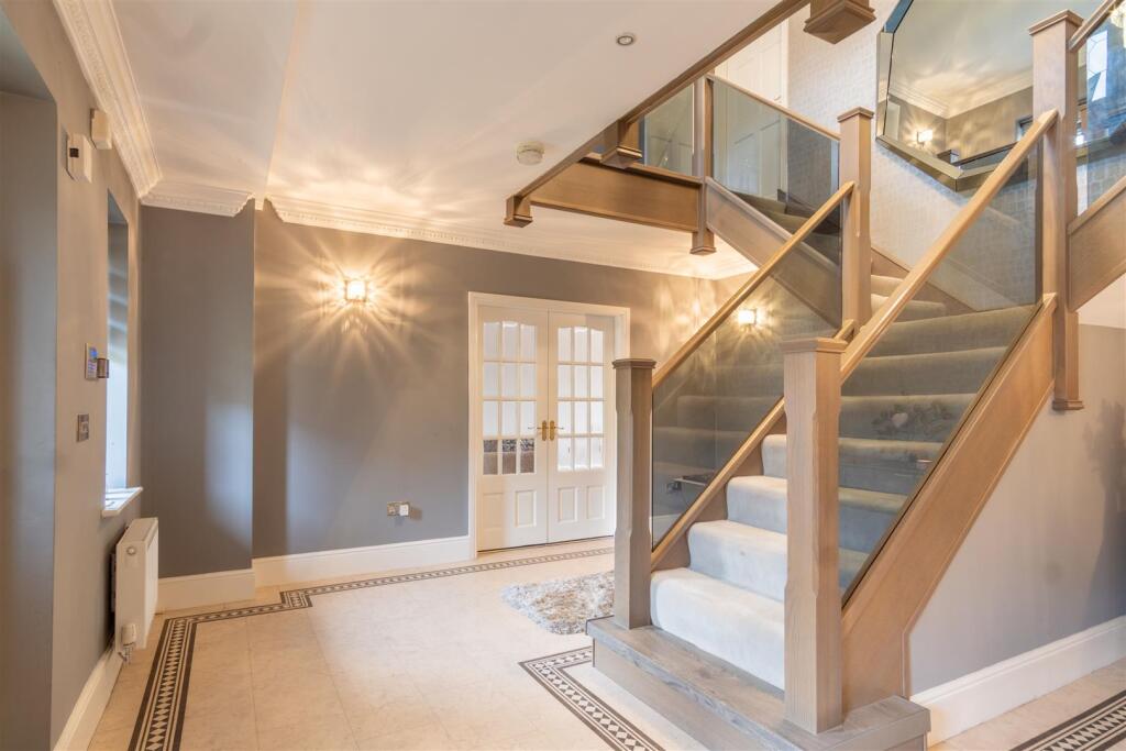 ENTRANCE HALLWAY