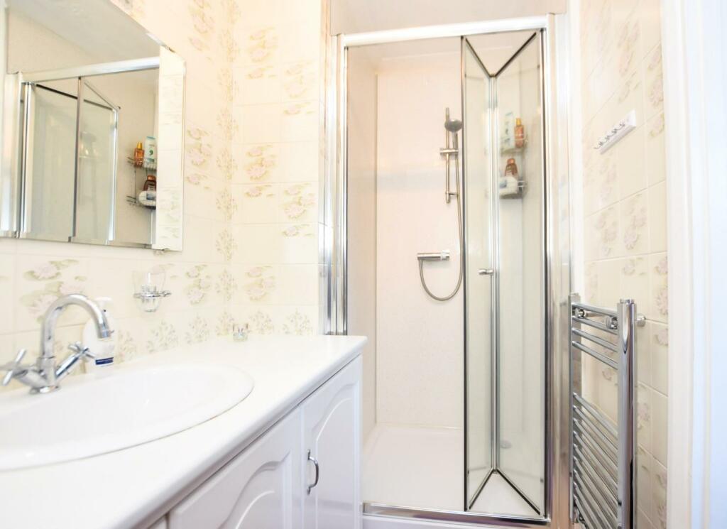 ensuite 2.jpg