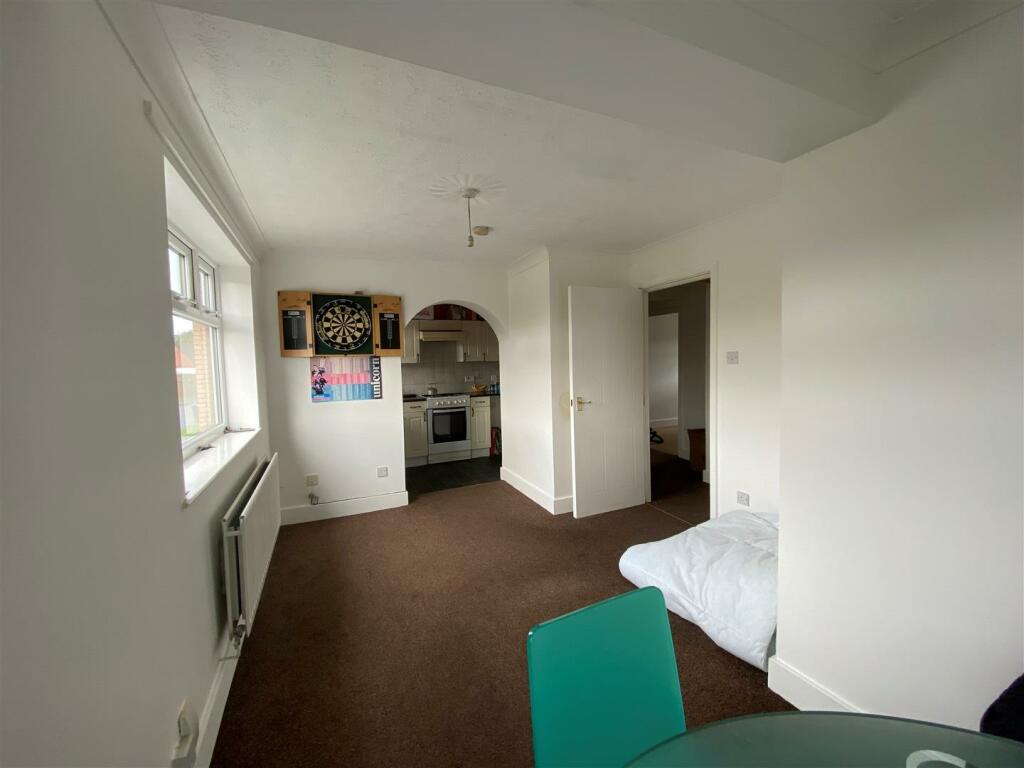 Lounge 3.jpg