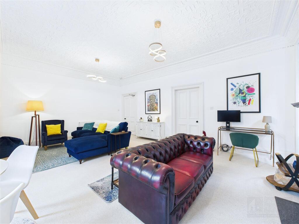 Sitting Room &amp; Dining Area