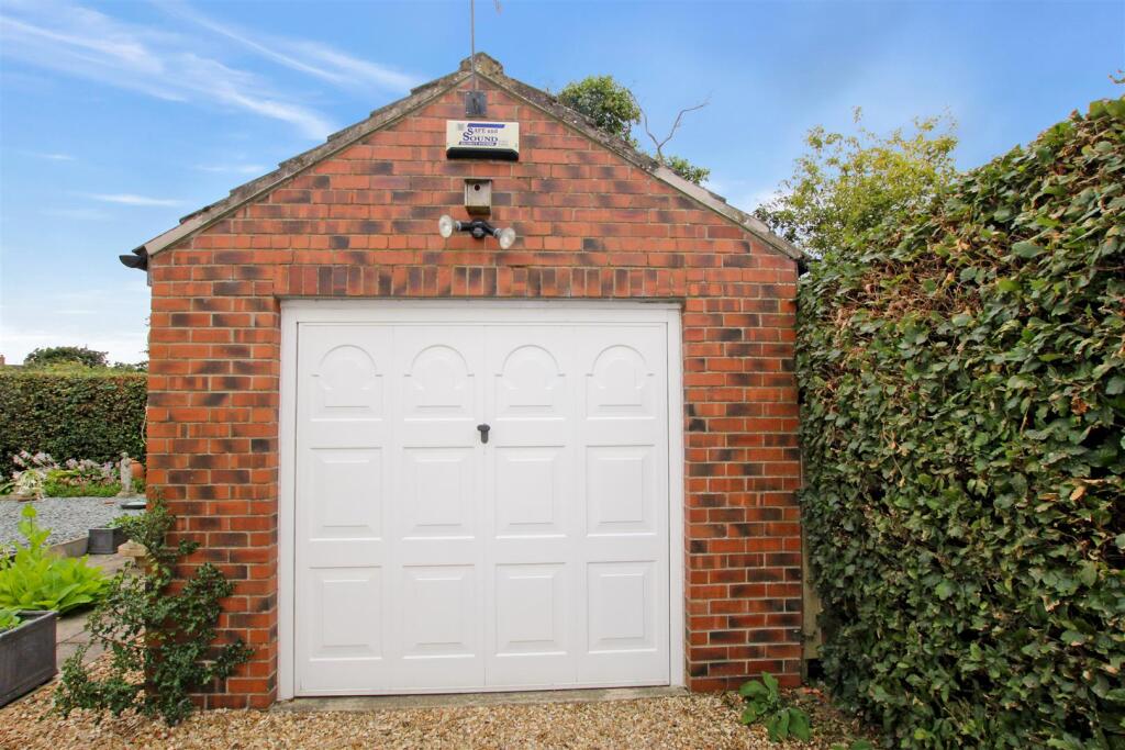 Garage.JPG