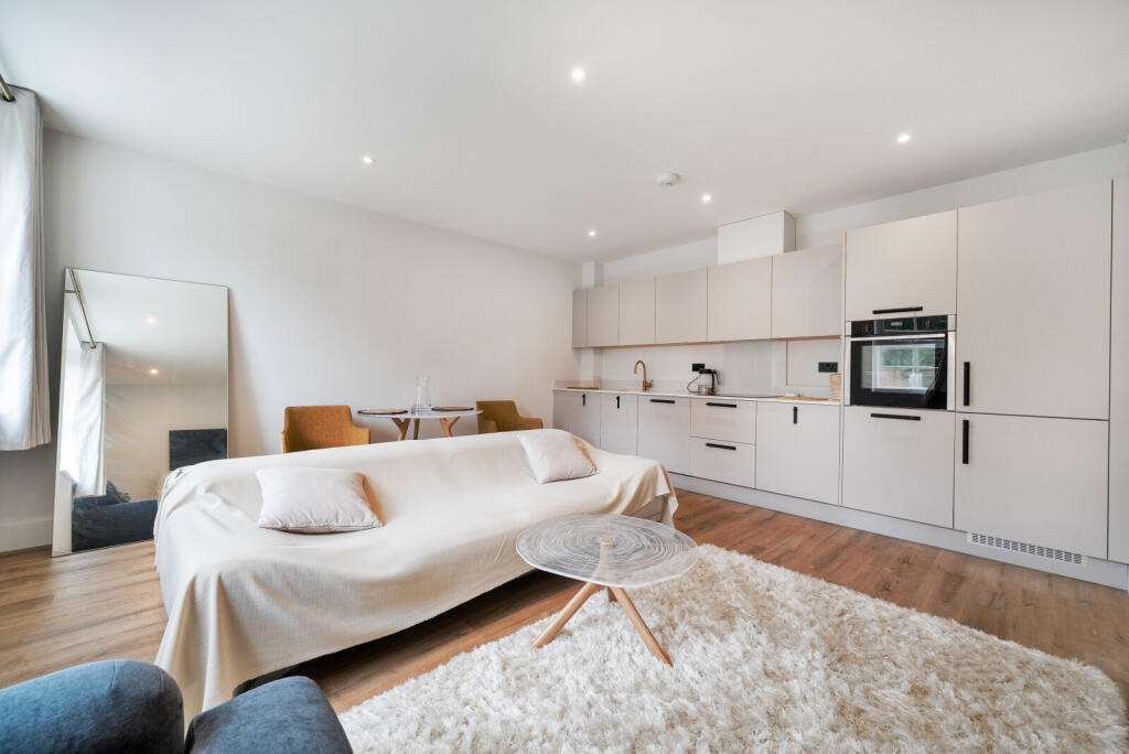 1364344-12-68e4fa...