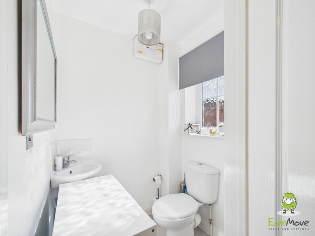 EweMove Estate Agents Basingstoke -Dundee Gardens 