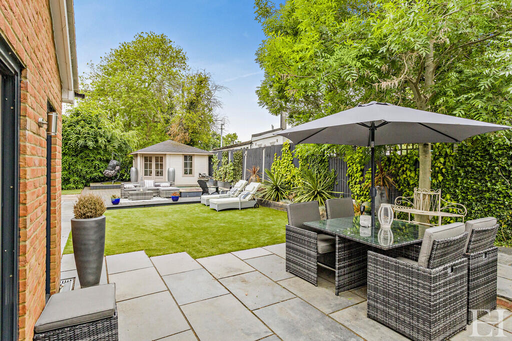 8648598-exteriorW...