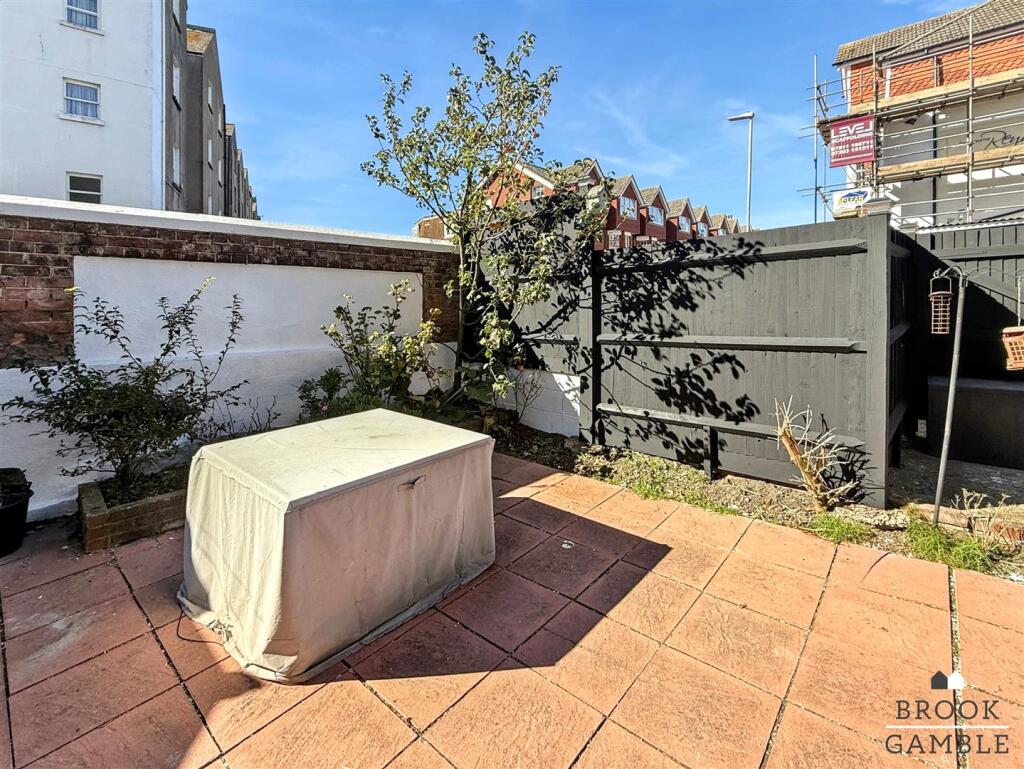 01323 438506