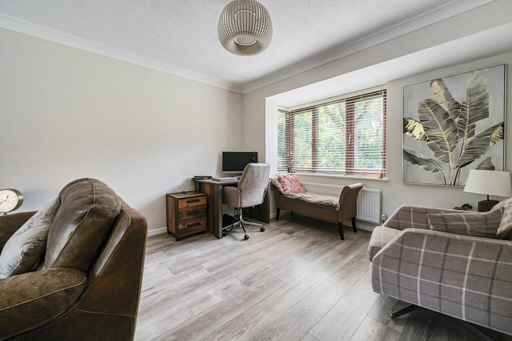 Sitting Room /Study Area